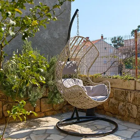 Barbara's Garden Apartment *